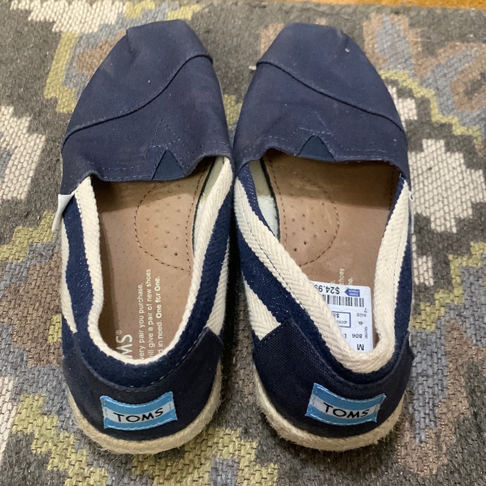 Womens toms size 7